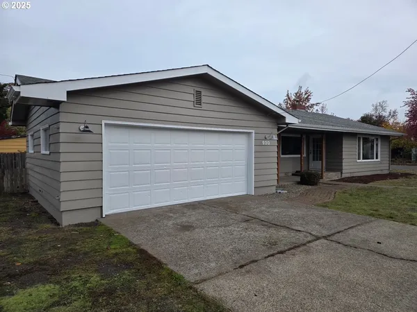 a view of a house with garage