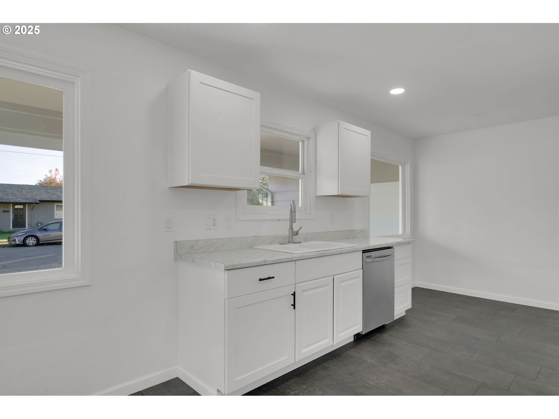 920 West 10th Avenue Junction City, OR 97448 - Photo 4 of 33