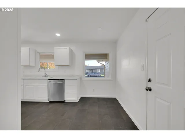 $399,000 | 920 West 10th Avenue, Junction City, OR 97448