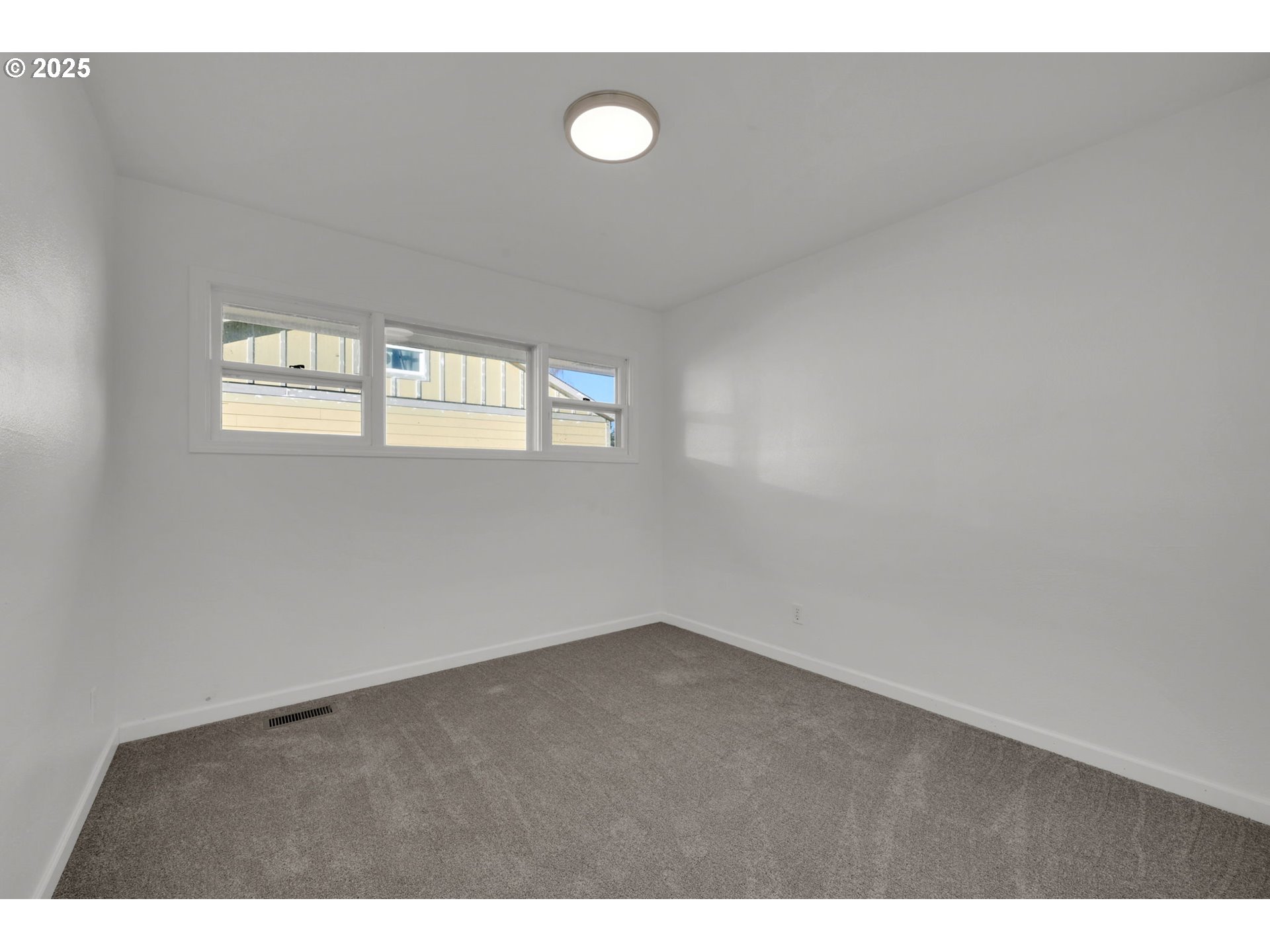 920 West 10th Avenue Junction City, OR 97448 - Photo 9 of 33