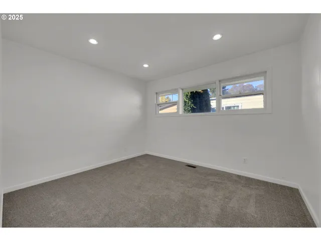 $399,000 | 920 West 10th Avenue, Junction City, OR 97448