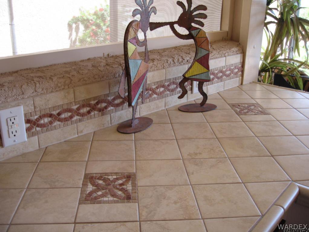1905 Victoria Farms Road, Unit 83 Lake Havasu City, AZ 86404 - Photo 16 of 30 a vase of flowers sitting on a table