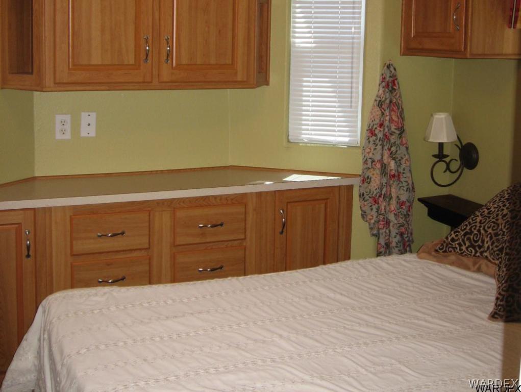1905 Victoria Farms Road, Unit 83 Lake Havasu City, AZ 86404 - Photo 9 of 30 a bedroom with a bed and a closet