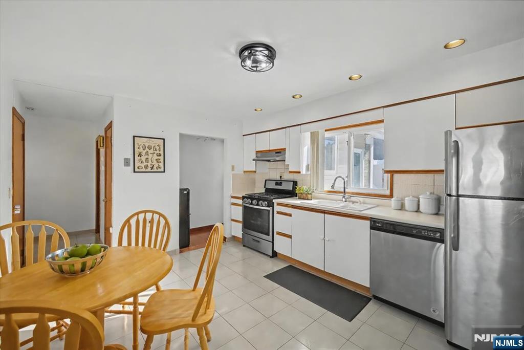 58 Mozart Street East Rutherford, NJ 07073 - Photo 8 of 34