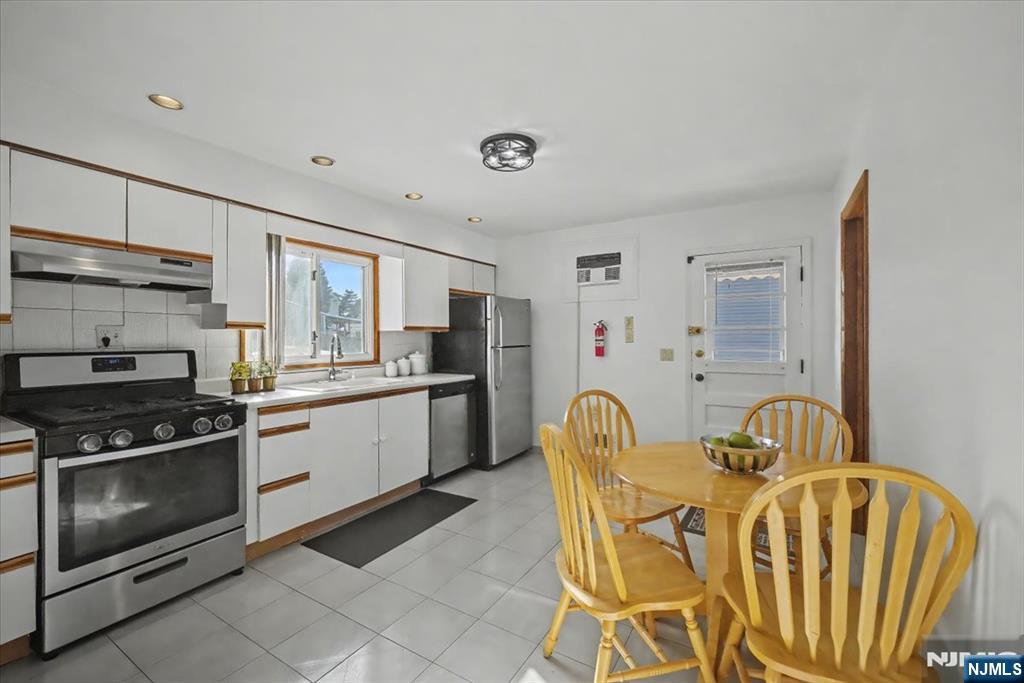 58 Mozart Street East Rutherford, NJ 07073 - Photo 9 of 34