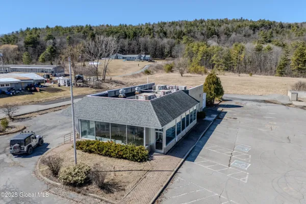 $2,000 | 270 Broadway, Whitehall, NY 12887