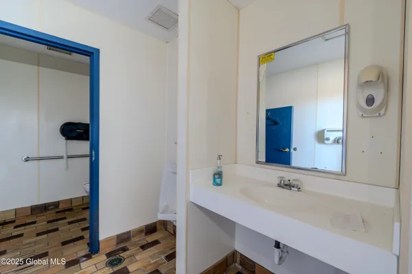 $2,000 | 270 Broadway, Whitehall, NY 12887