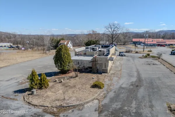 $2,000 | 270 Broadway, Whitehall, NY 12887