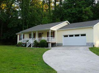 704 Cemetery Road Oliver Springs, TN 37840 - Photo 3 of 20 2 Car garage