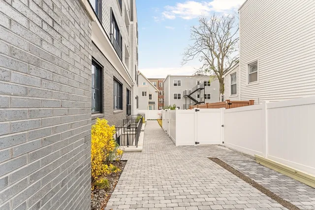 $2,100 | 24-28 Mt Pleasant Street, Unit 204, Somerville, MA 02145