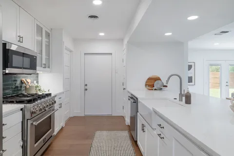 $1,100,000 | 2902 Skylark Drive, Austin, TX 78757