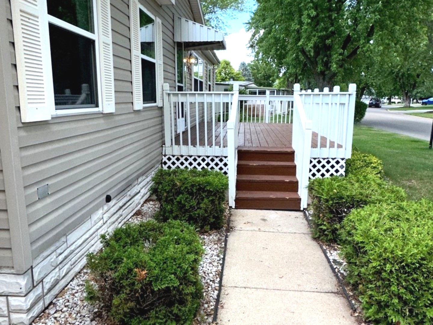 201 Greenview Road Belvidere, IL 61008 - Photo 4 of 57 a view of a pathway of a house with wooden fence