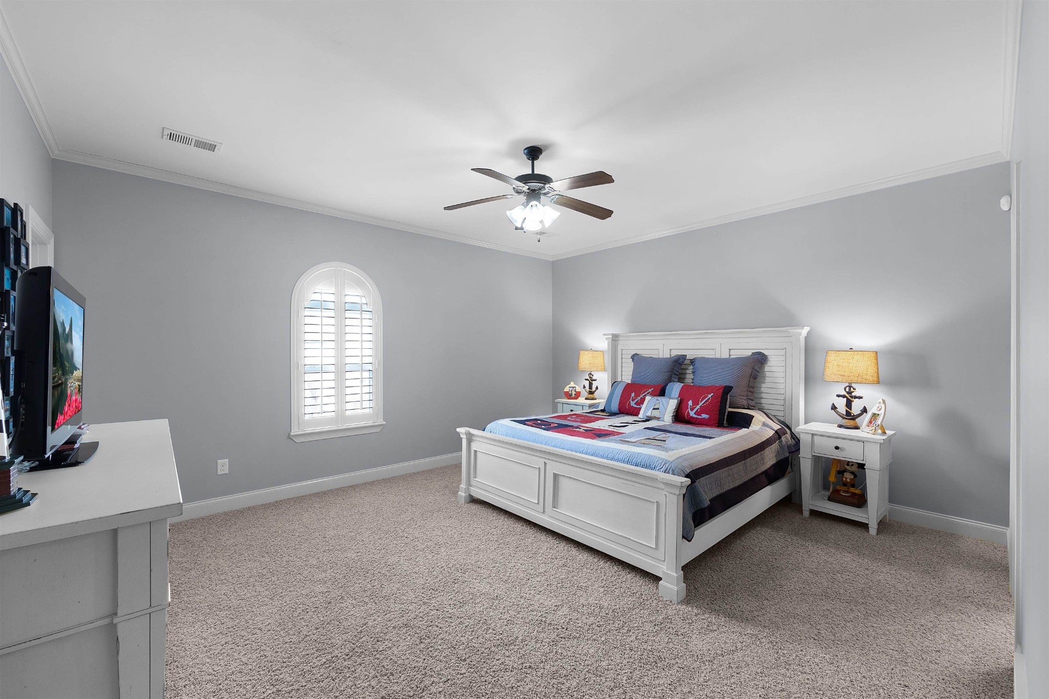 145 Deer Path Savannah, TN 38372 - Photo 16 of 23 a living room with bed and window