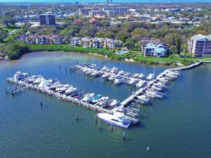 $470,000 | 1660 12 Oaks Way, Unit 303, North Palm Beach, FL 33408