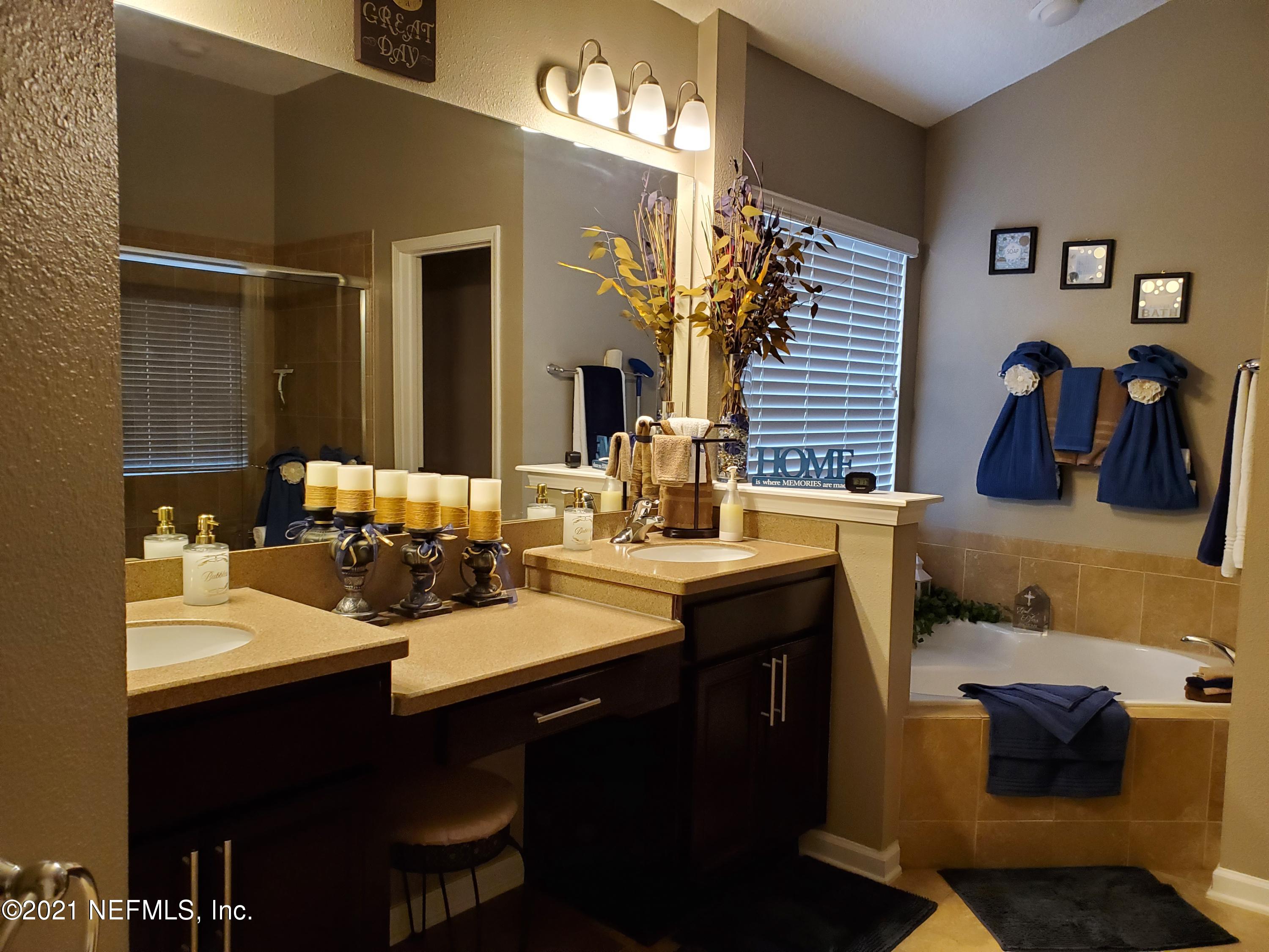 1596 Kilchurn Road Jacksonville, FL 32221 - Photo 14 of 25 Master Bath