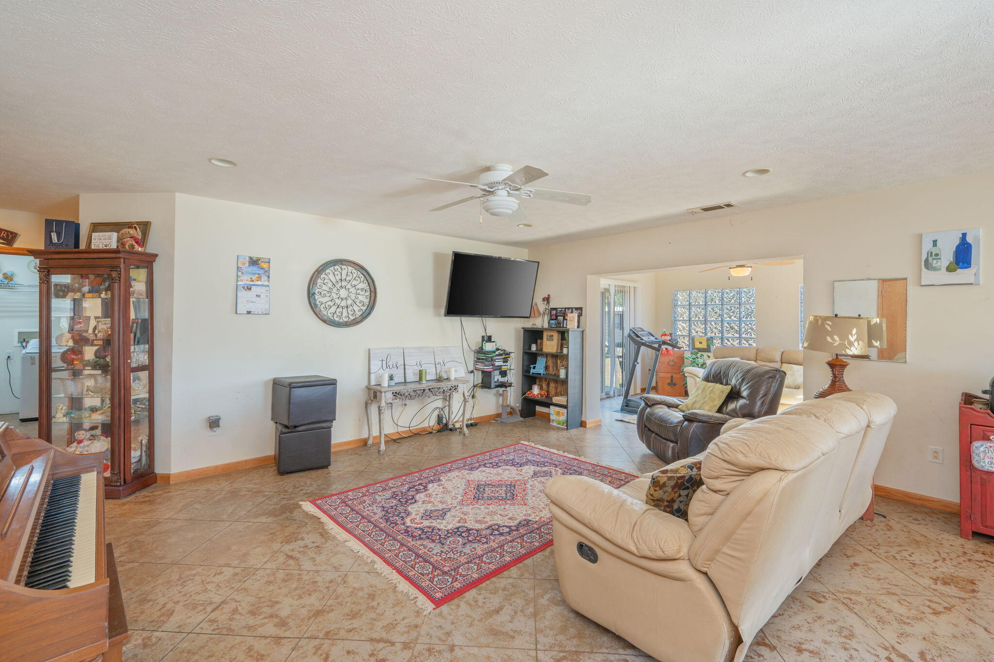 2524 Lincoln Road Navarre, FL 32566 - Photo 11 of 30 Living Room