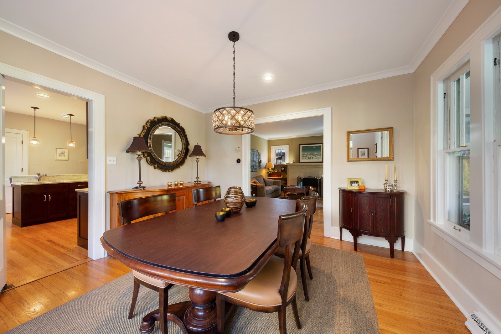 907 North Wheaton Avenue Wheaton, IL 60187 - Photo 5 of 20