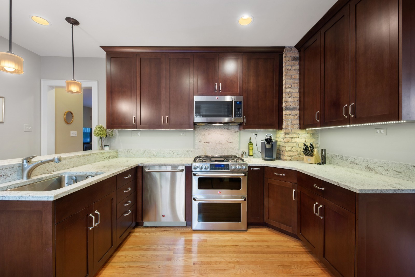 907 North Wheaton Avenue Wheaton, IL 60187 - Photo 8 of 20