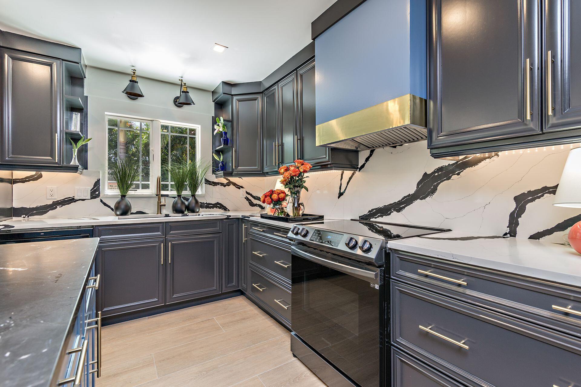 376 Colonial Road West Palm Beach, FL 33405 - Photo 16 of 59 Kitchen