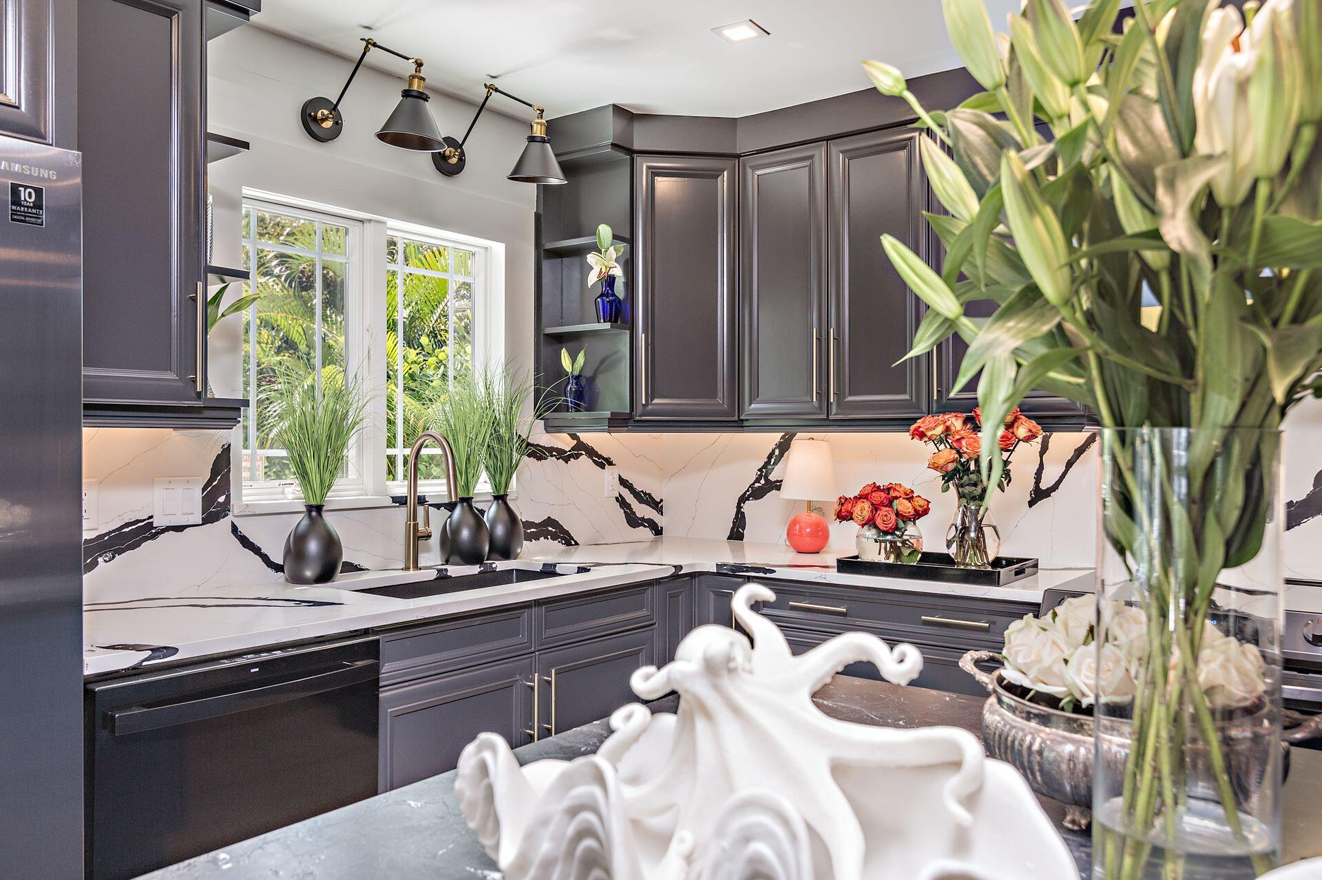 376 Colonial Road West Palm Beach, FL 33405 - Photo 18 of 59 Kitchen