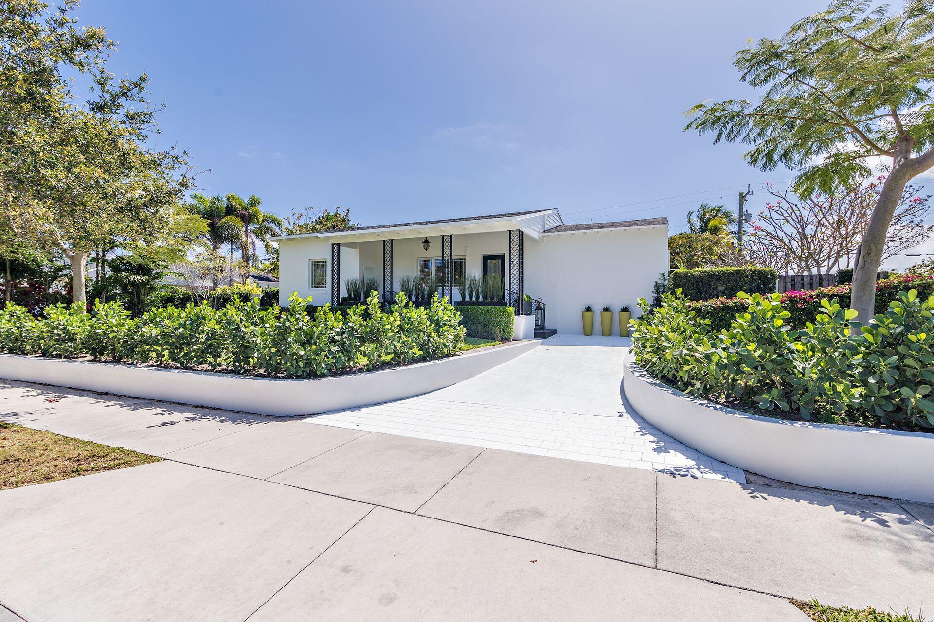 376 Colonial Road West Palm Beach, FL 33405 - Photo 3 of 59 Front