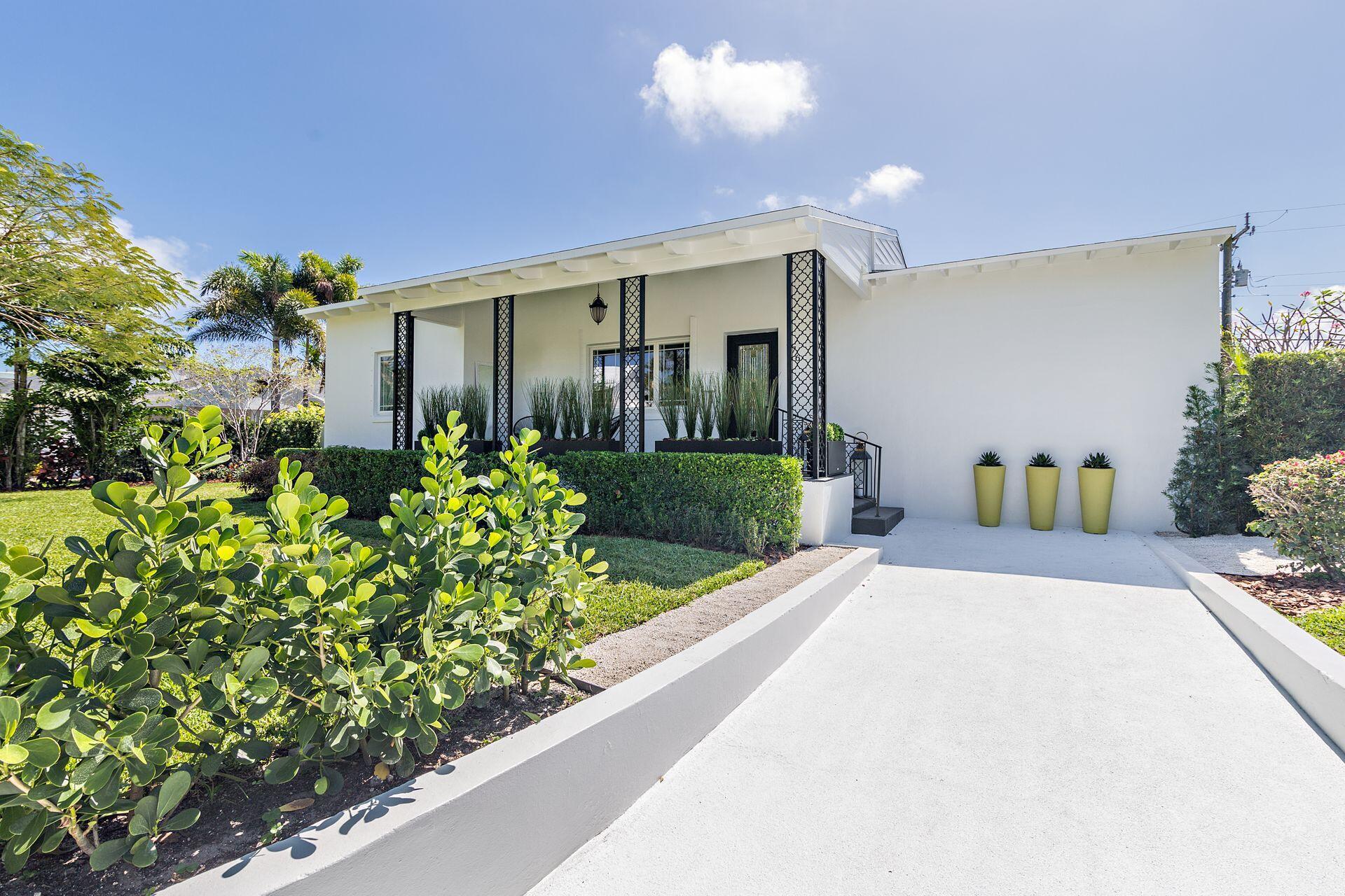 376 Colonial Road West Palm Beach, FL 33405 - Photo 4 of 59 Front