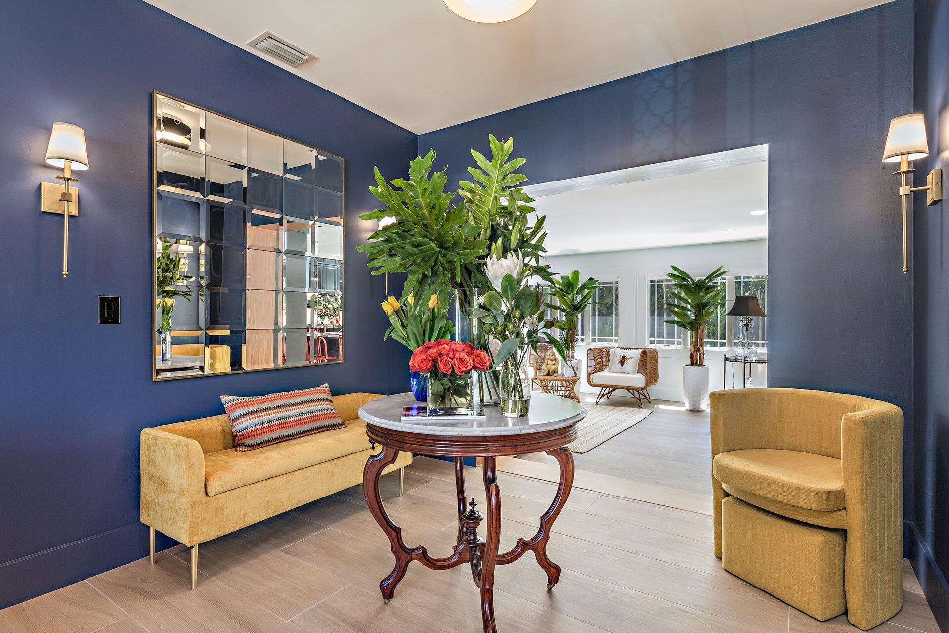 376 Colonial Road West Palm Beach, FL 33405 - Photo 10 of 59 Living Room