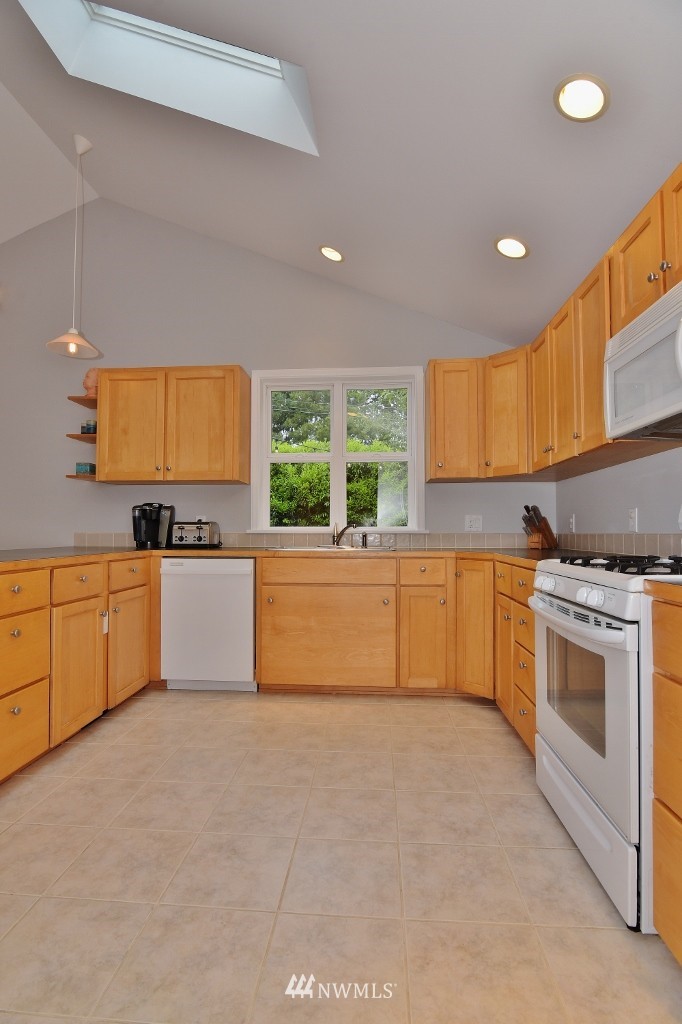 2616 Terrace Street Bremerton, WA 98310 - Photo 10 of 22 Gallery Image 10