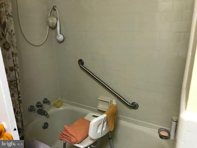 248 Ashby Road Upper Darby, PA 19082 - Photo 16 of 16 Main Bath