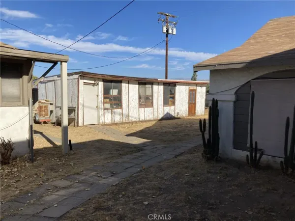 a view of a house with backyard and a window