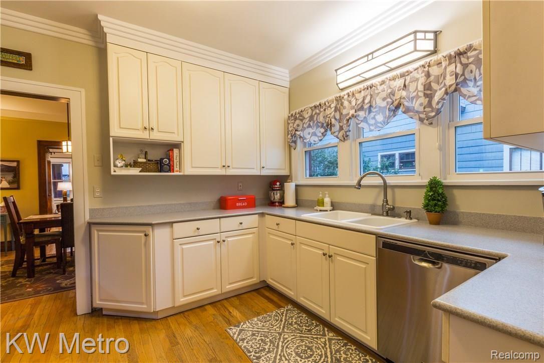 25 Devonshire Road Pleasant Ridge, MI 48069 - Photo 8 of 20 25 Devonshire (18 of 26).jpg