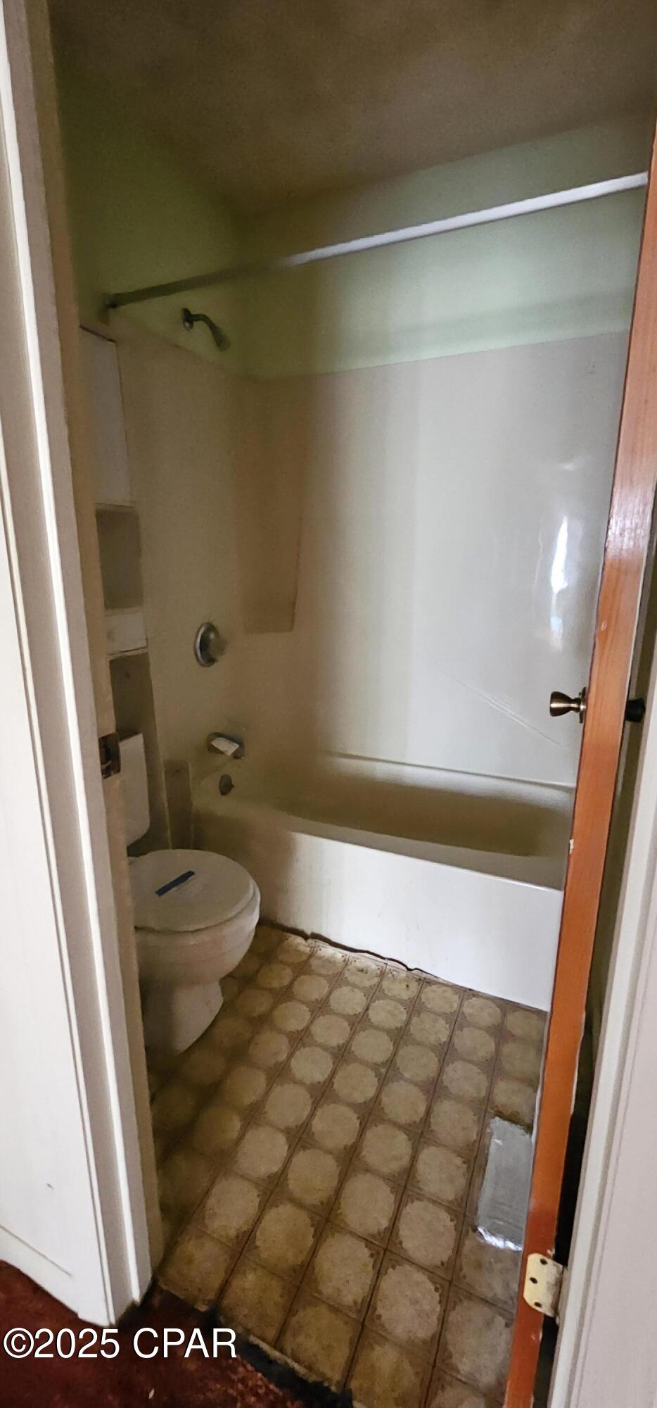 1127 Highlands Circle Alford, FL 32420 - Photo 8 of 10