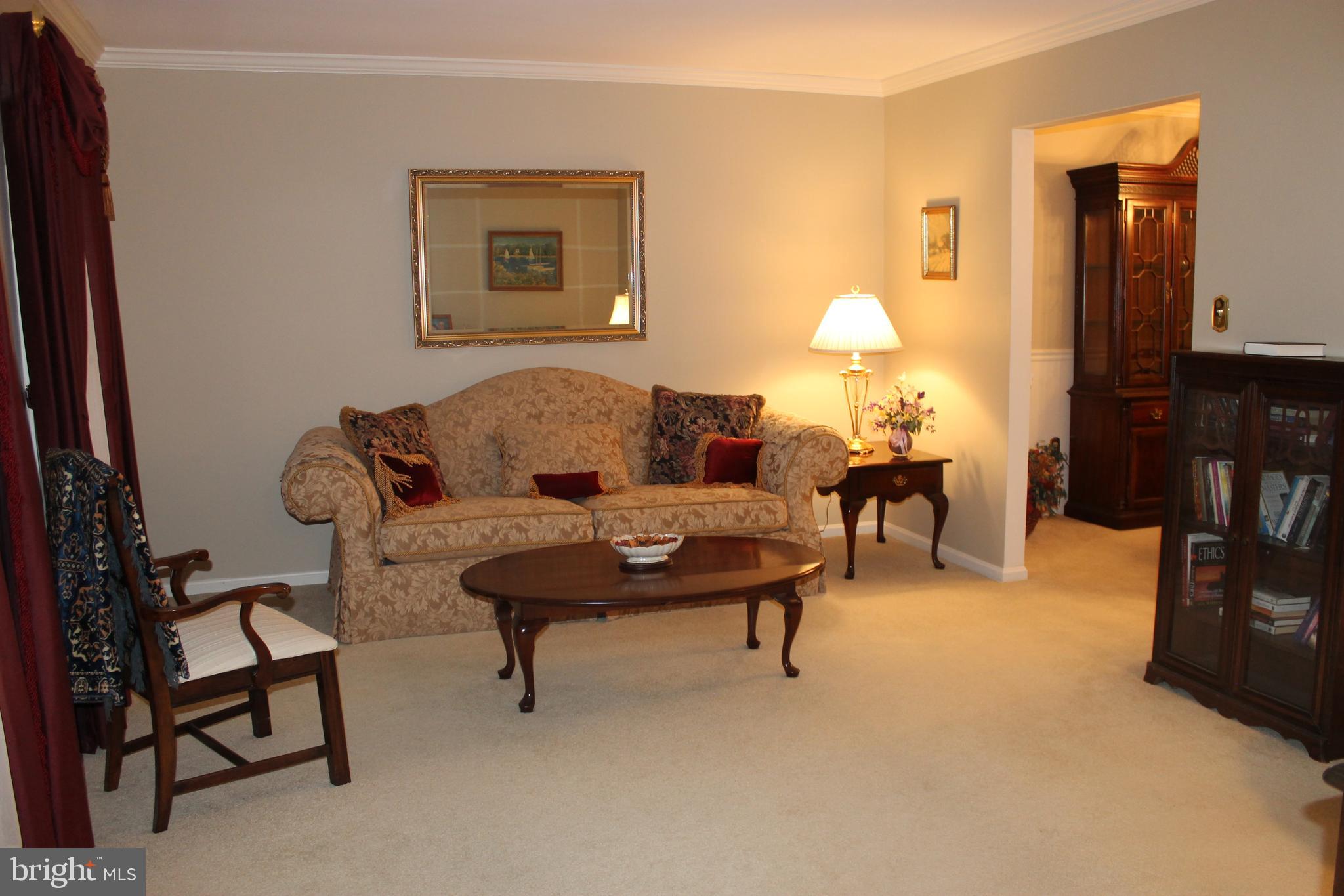 1554 Singer Road Wyomissing, PA 19610 - Photo 4 of 21 Living Room