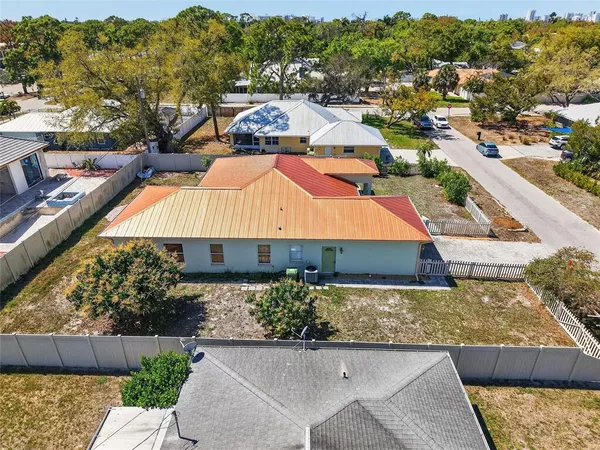 $3,200 | 2724 Temple Street, Sarasota, FL 34239