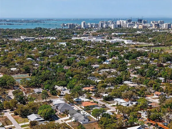 $3,200 | 2724 Temple Street, Sarasota, FL 34239