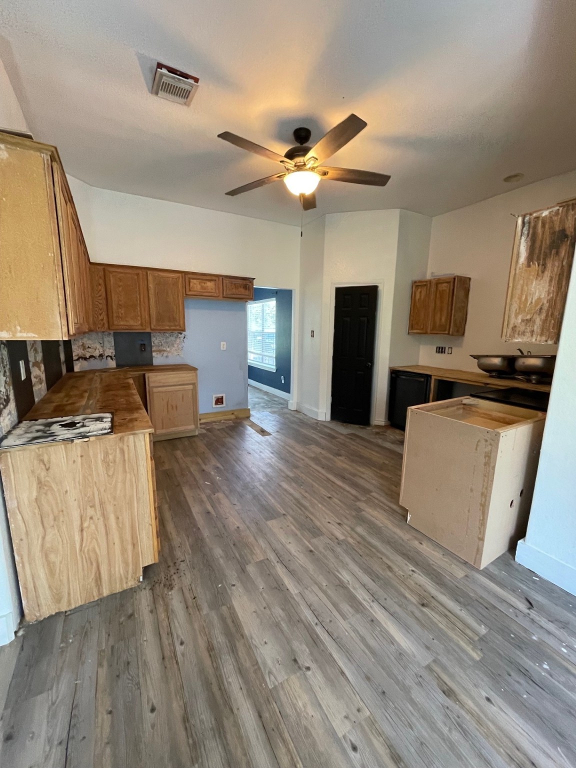 7599 County Road 3 Sweeny, TX 77480 - Photo 3 of 9 a living room with furniture and a wooden floor
