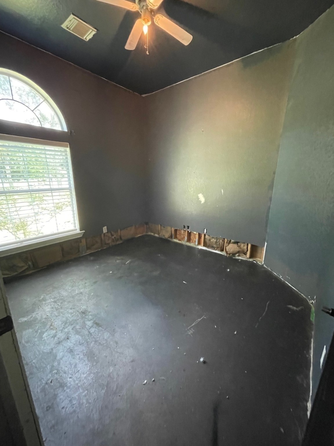 7599 County Road 3 Sweeny, TX 77480 - Photo 9 of 9 an empty room with a window