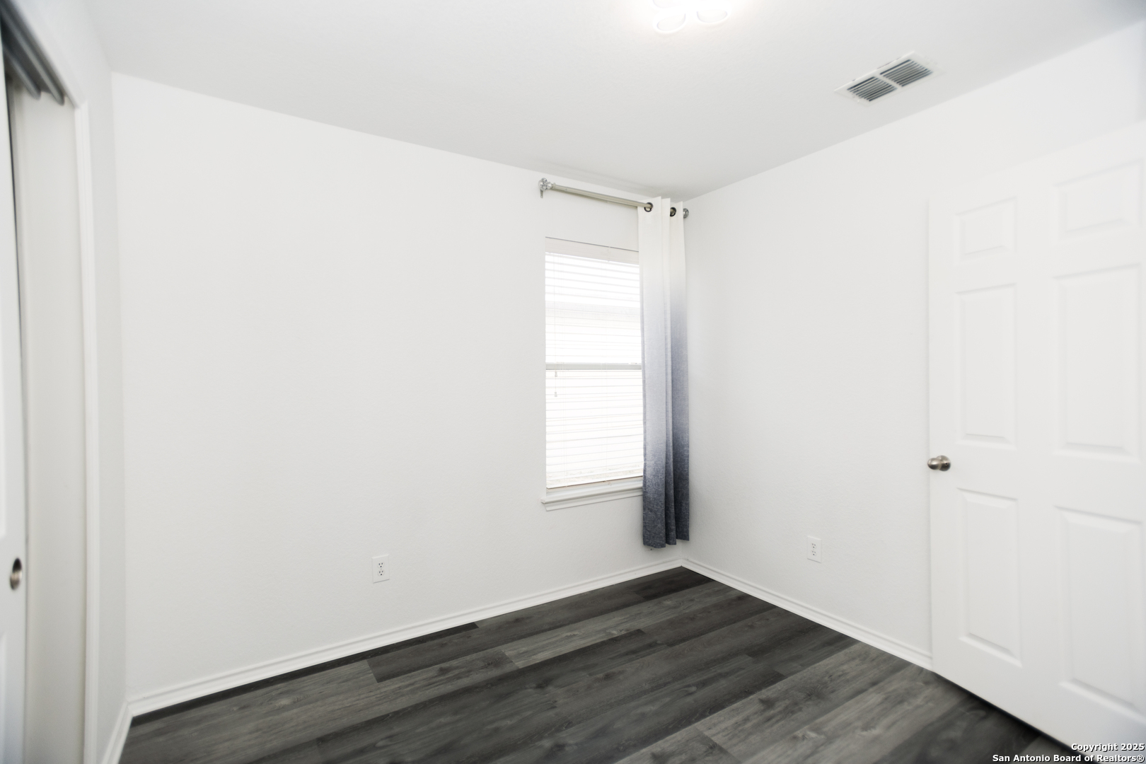2311 Cloudbait View Converse, TX 78109 - Photo 13 of 20 a view of an empty room with wooden floor and a window