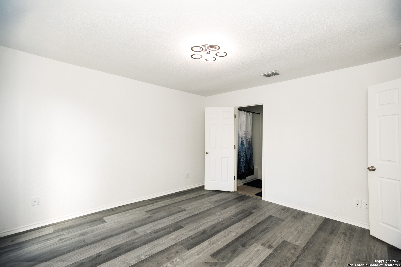 2311 Cloudbait View Converse, TX 78109 - Photo 7 of 20 a view of an empty room