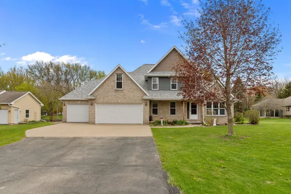 $560,000 | W6173 Long Court, Appleton, WI 54914