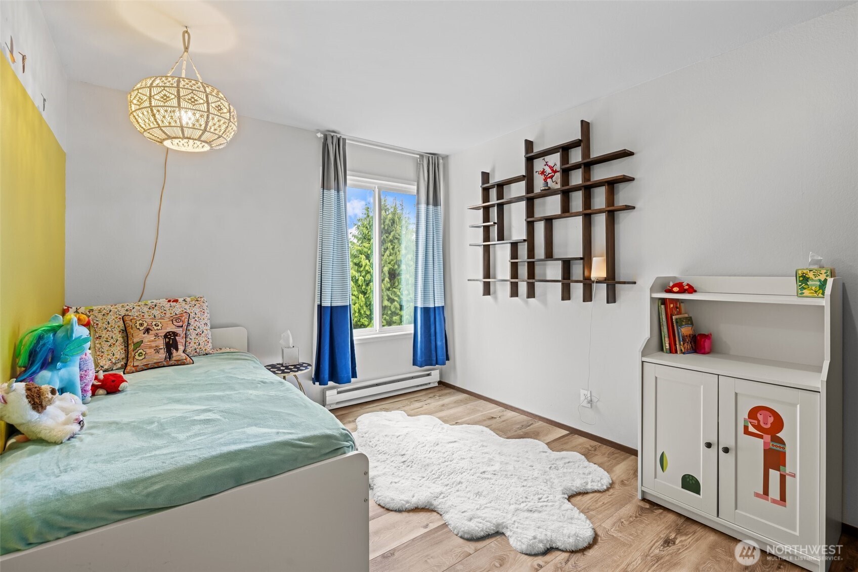 8516 196th Street Southwest, Unit 311 Edmonds, WA 98026 - Photo 12 of 28 a bedroom with a bed and a window