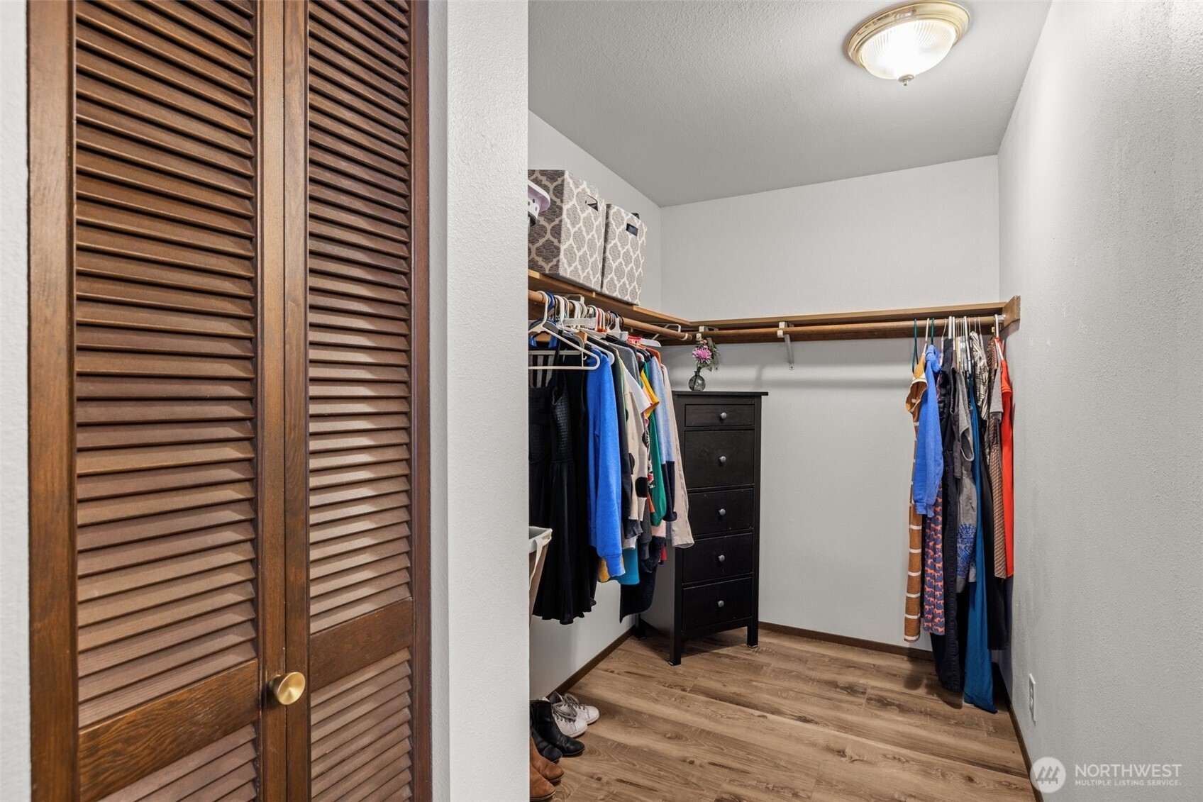 8516 196th Street Southwest, Unit 311 Edmonds, WA 98026 - Photo 17 of 28 a view of a hallway with interior of the house