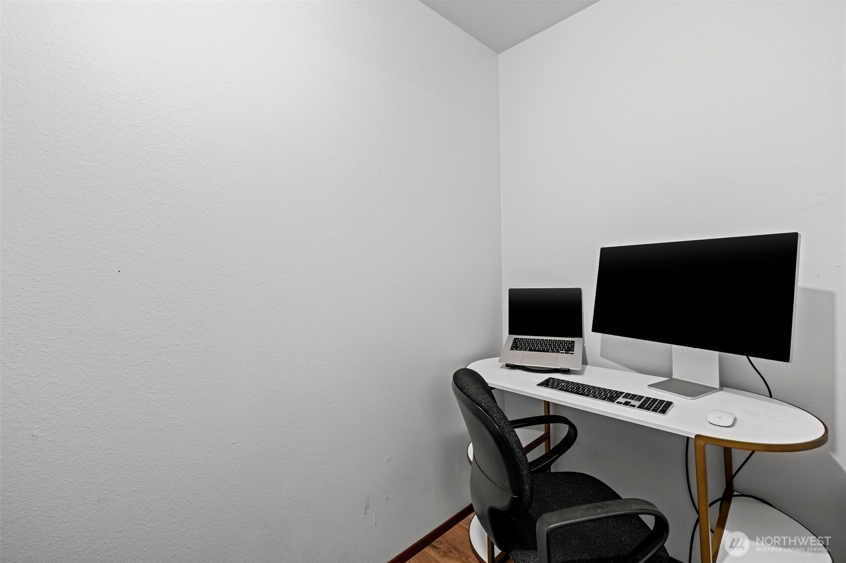 8516 196th Street Southwest, Unit 311 Edmonds, WA 98026 - Photo 21 of 28 a view of a workspace with a table and chairs