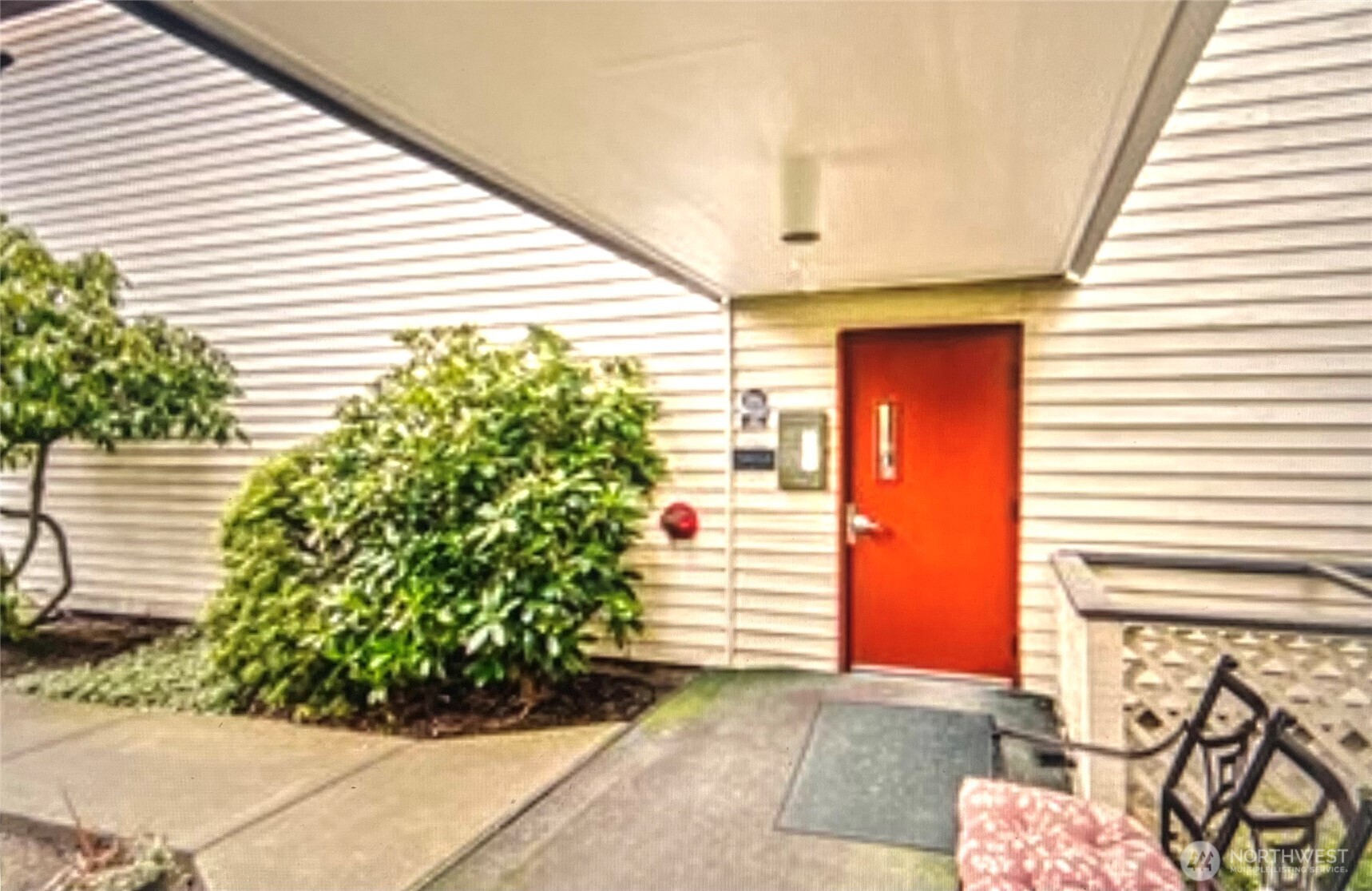 8516 196th Street Southwest, Unit 311 Edmonds, WA 98026 - Photo 26 of 28 a view of a house with a yard