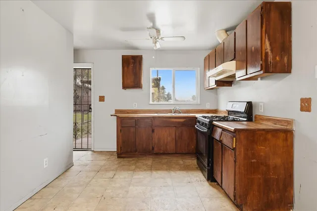 $319,000 | 185 East Fantz Avenue, Fresno, CA 93706