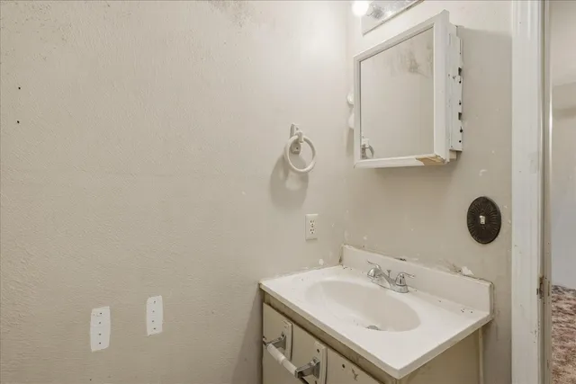 $319,000 | 185 East Fantz Avenue, Fresno, CA 93706