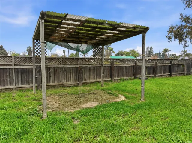 $319,000 | 185 East Fantz Avenue, Fresno, CA 93706