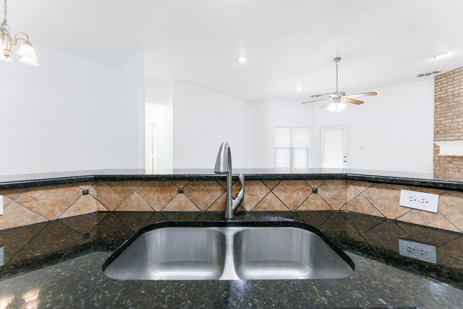 6906 37th Street Lubbock, TX 79407 - Photo 17 of 50 Kitchen
