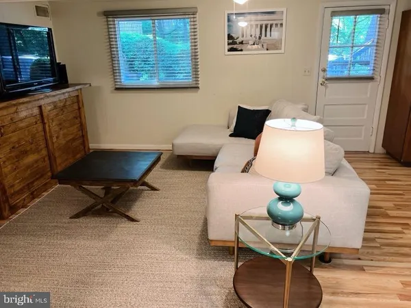 $4,600 | 5885 9th Road North, Arlington, VA 22205