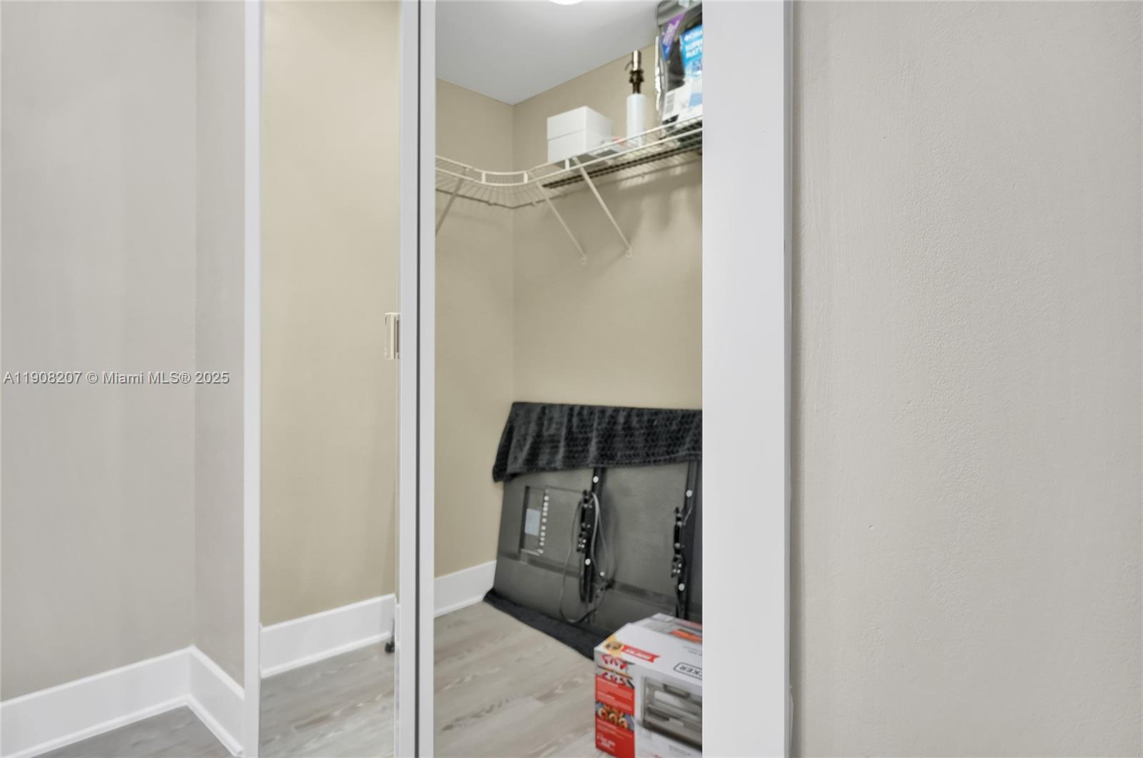 100 Ashbury Road, Unit 103 Hollywood, FL 33024 - Photo 9 of 28 a bathroom with a shower